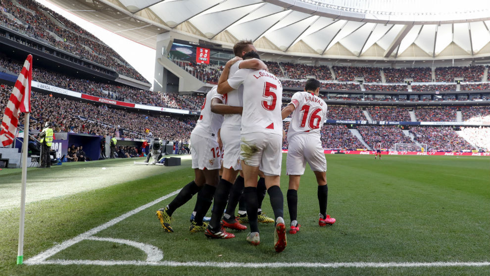 Jugadores del Sevilla celebrando un gol.