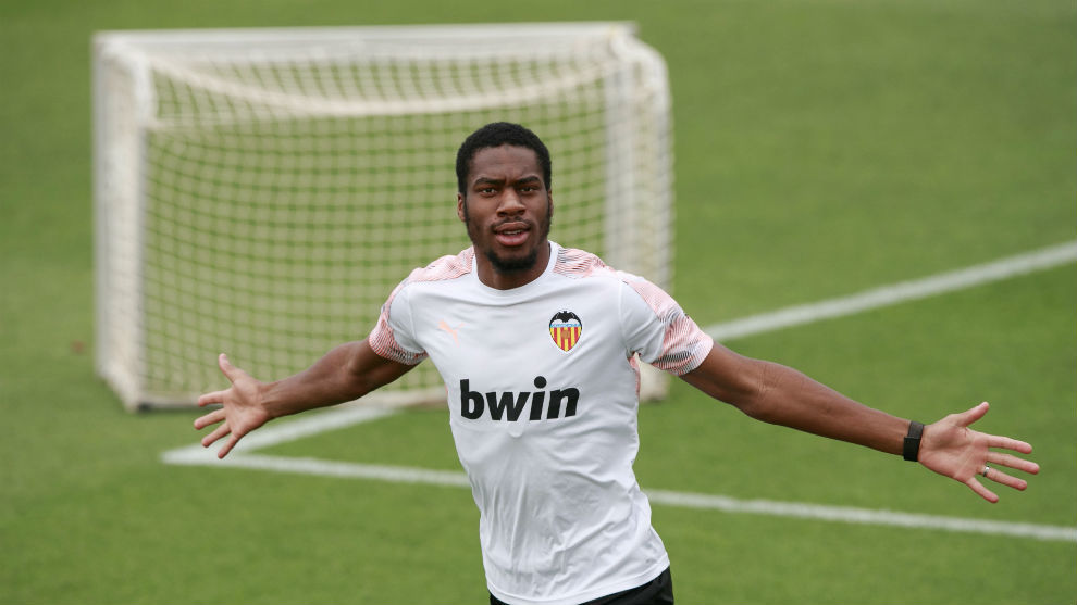 Kondogbia (27), en un entrenamiento con el Valencia.
