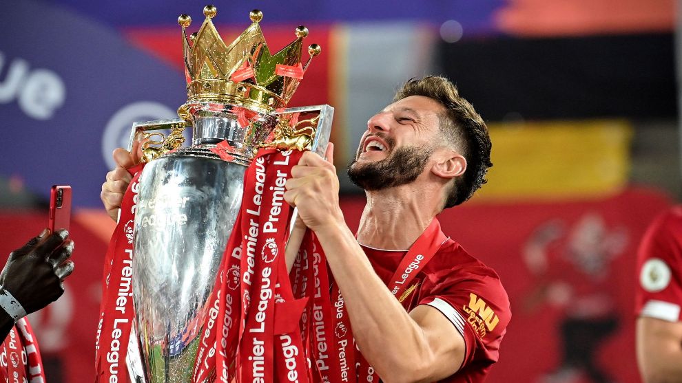 Liverpool (United Kingdom), 22/07/2020.- LiverpoolÄôs Adam lt;HIT gt;Lallana lt;/HIT gt; lifts the trophy as he celebrates the Premier League 2020 title following the English Premier League soccer match between Liverpool FC and Chelsea FC in Liverpool, Britain, 22 July 2020. (Laos, Reino Unido) EFE/EPA/Paul Ellis/NMC/Pool EDITORIAL USE ONLY. No use with unauthorized audio, video, data, fixture lists, club/league logos or live services. Online in-match use limited to 120 images, no video emulation. No use in betting, games or single club/league/player publications