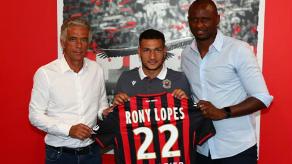 Rony Lopes (24) posa como jugador del Niza.