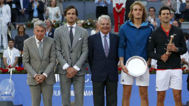 La entrega de trofeos del Mutua Madrid Open de 2019 con Djokovic y...