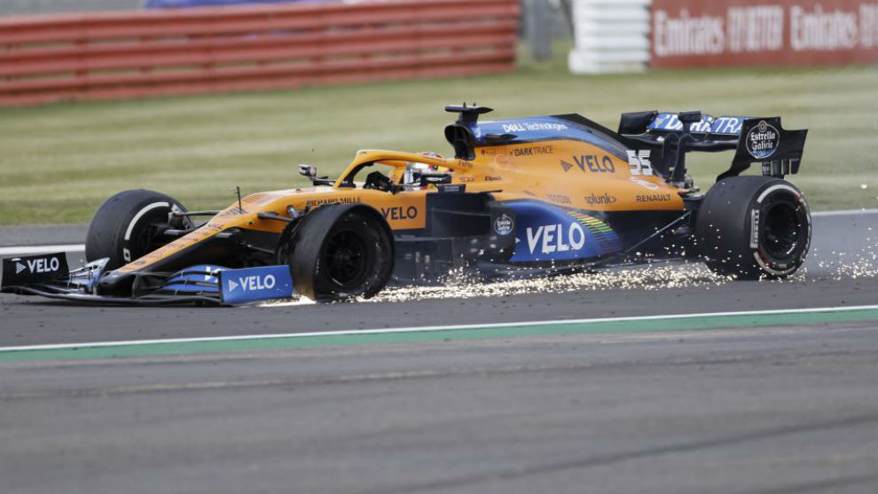 Sainz laments bad luck after puncture at Silverstone