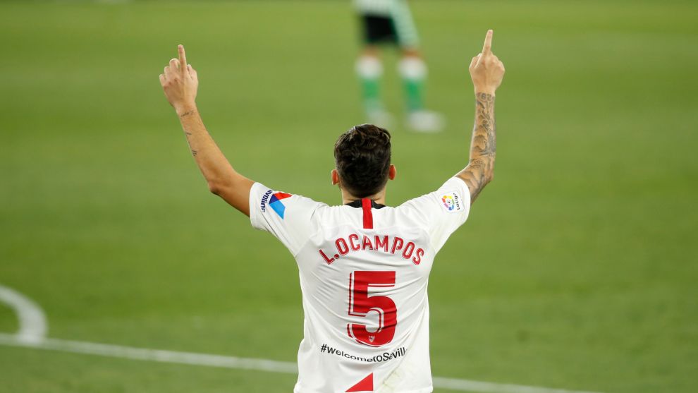 El sevillista Lucas Ocampos (26) celebra un gol.