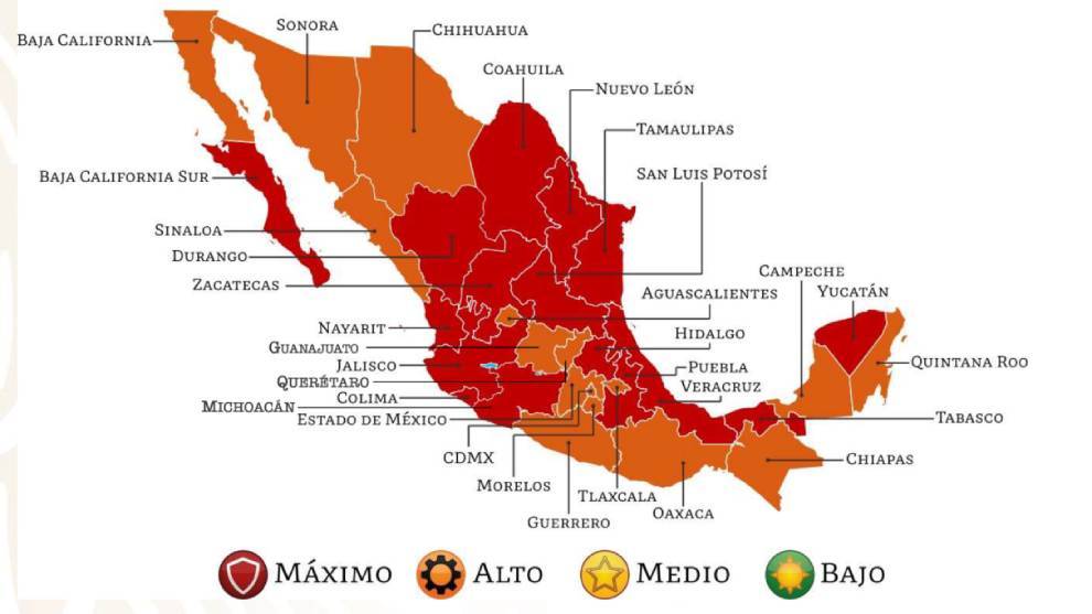 Semáforo rojo y naranja en México