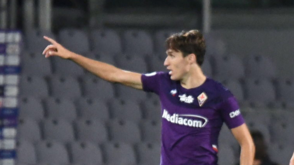 Florence (Italy), 29/07/2020.- Fiorentinas midfielder Federico lt;HIT gt;Chiesa lt;/HIT gt; (C) celebrates after scoring during the Italian Serie A soccer match between ACF Fiorentina and Bologna FC at the Artemio Franchi stadium in Florence, Italy, 29 July 2020. (Italia, Florencia) EFE/EPA/CLAUDIO GIOVANNINI