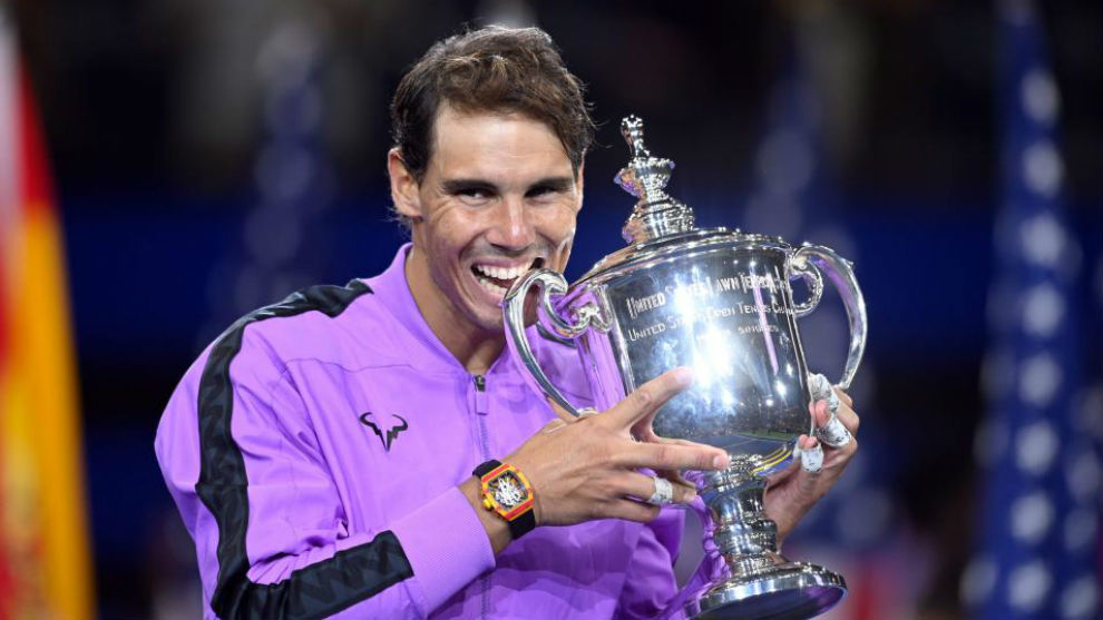 Nadal muerde el trofeo del US Open en la pasada edicin