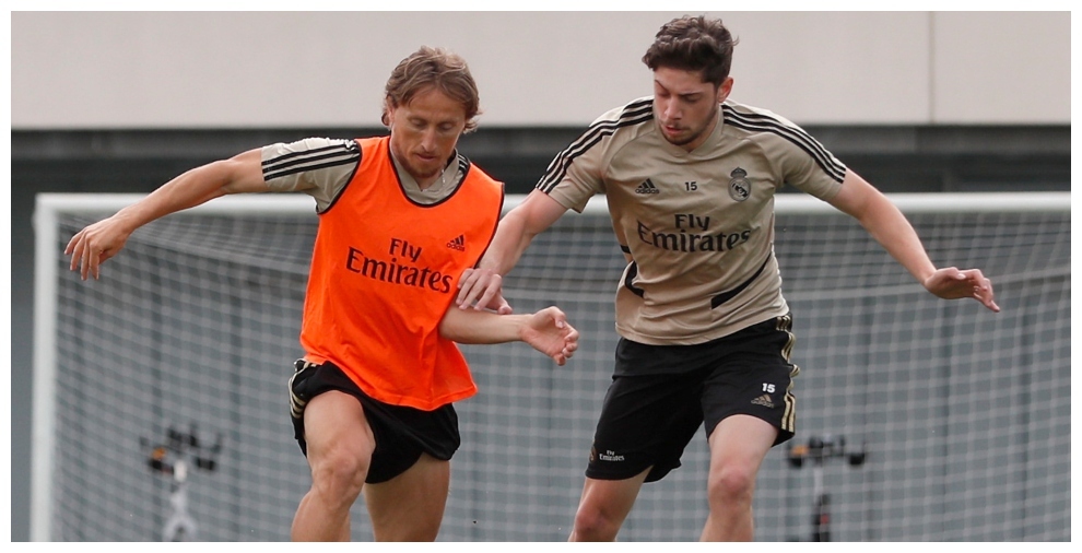 Modric y Valverde, durante un entrenamiento en Valdebas.