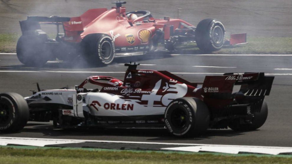 Vettel, en el momento de su trompo en la primera curva de la carrera.
