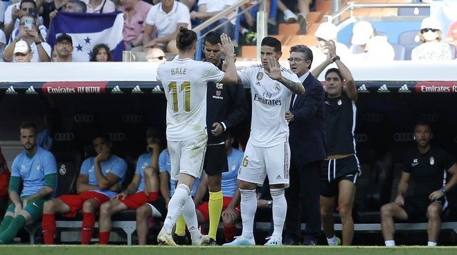 James entra en lugar de Bale en el partido ante el Granada de la...