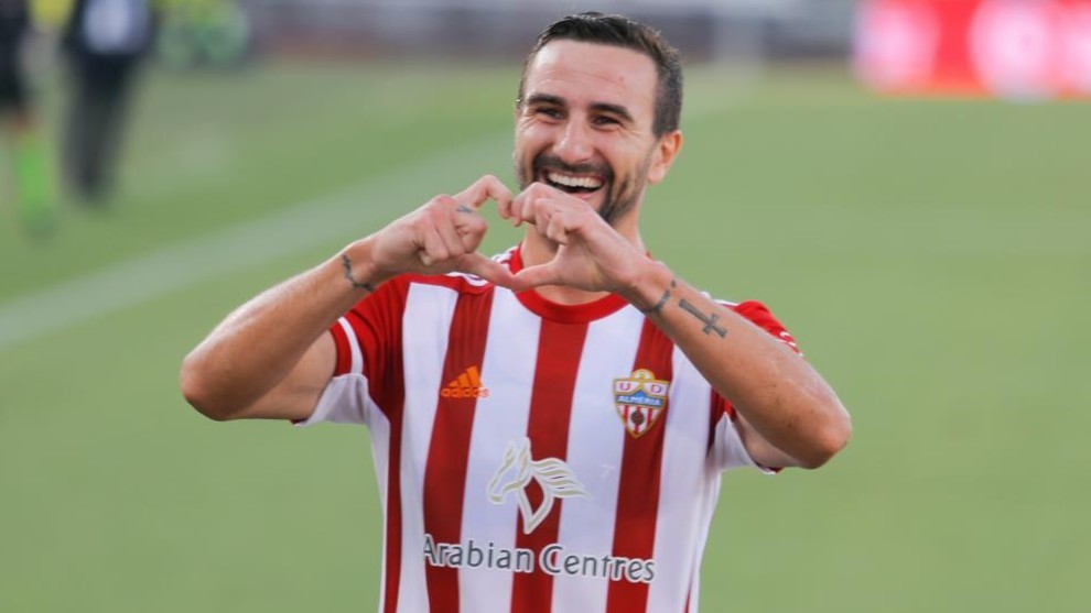 Juan Muoz, jugador del Almera, celebrando un gol.