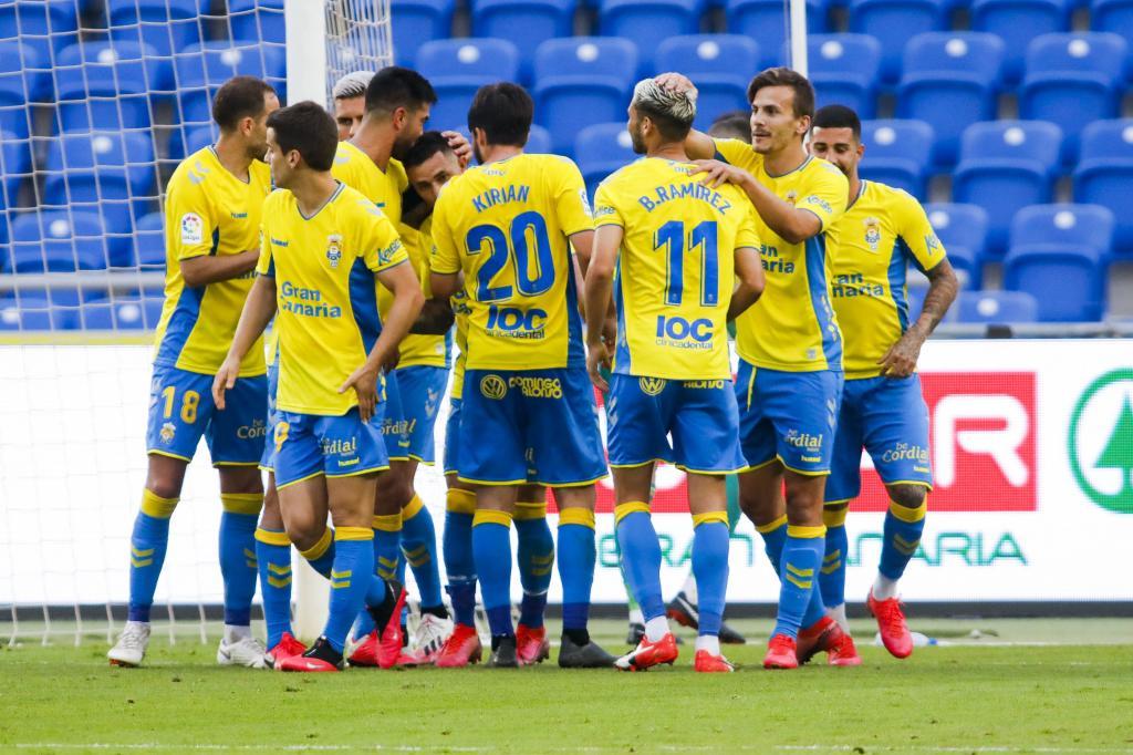 Jugadores de Las Palmas celebrando el gol de Rubn Castro al...