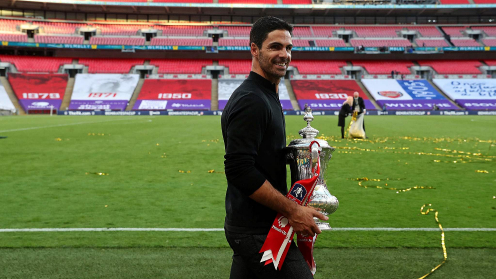 Mikel Arteta, en Wembley, con el ttulo de campen de la FA Cup...