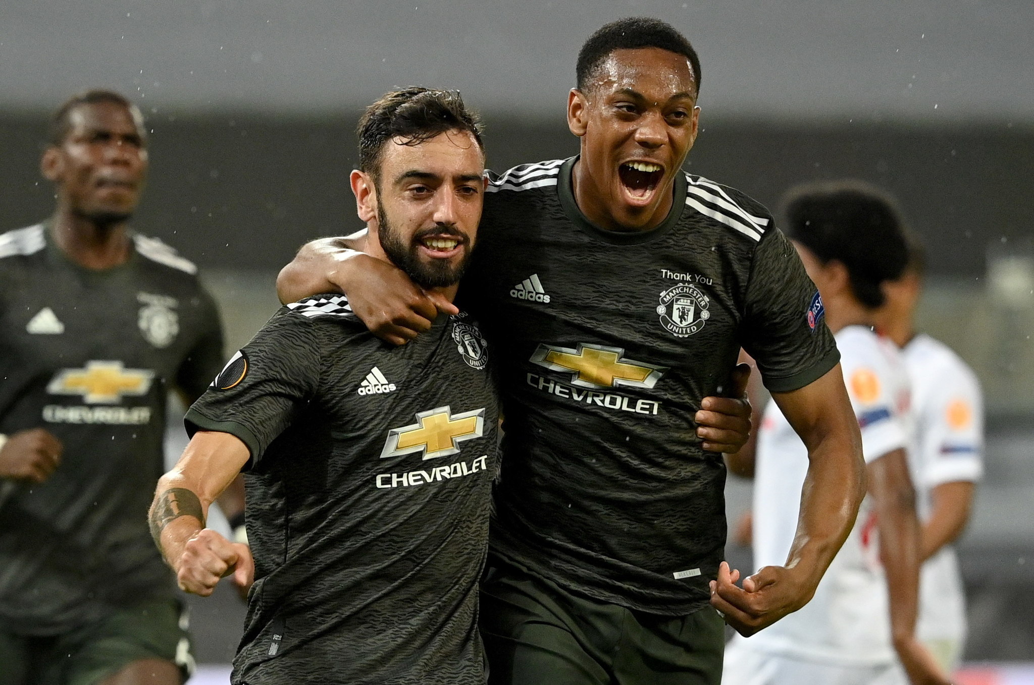 Cologne (Germany), 16/08/2020.- Bruno Fernandes of Manchester United celebrates scoring the 1-0 by penalty with Anthony Martial (R) during the UEFA Europa League semi final match between lt;HIT gt;Sevilla lt;/HIT gt; FC and Manchester United in Cologne, Germany 16 August 2020. (Alemania, Colonia) EFE/EPA/Ina Fassbender / POOL