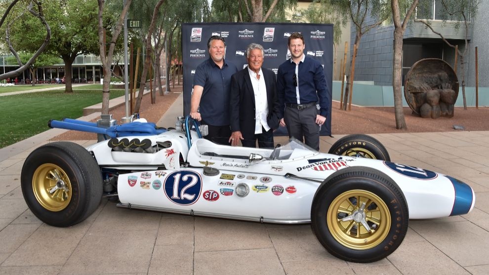 Mario Andretti, junto a su hijo Michael y su nieto Marco. 