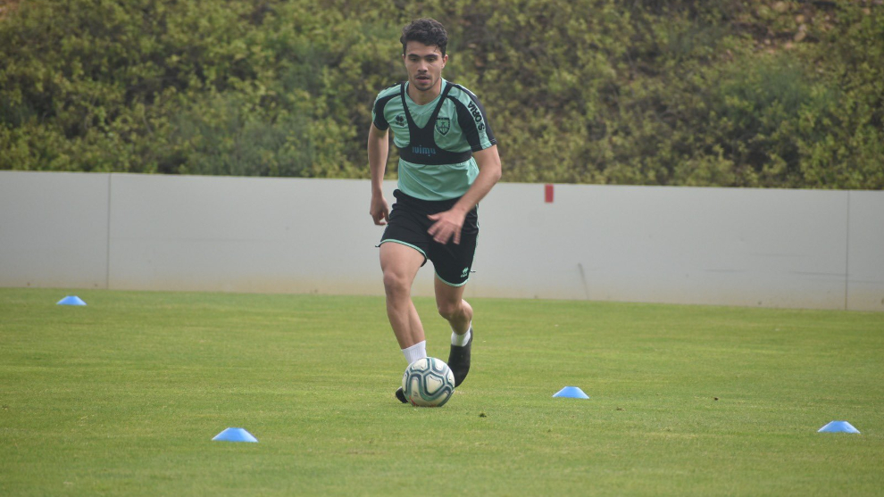 Adri Herrera, durante un entrenamiento con el Numancia.