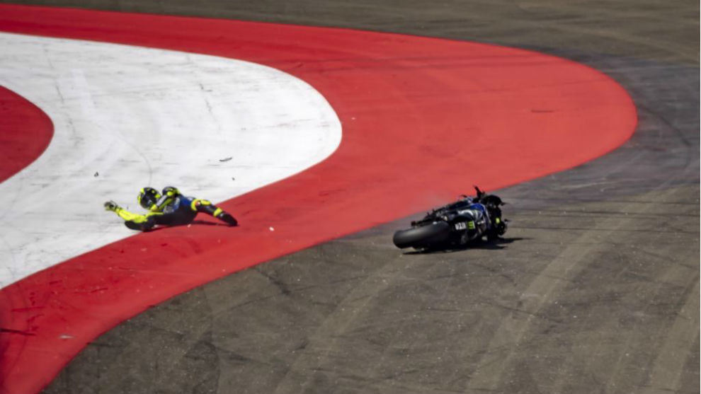 Valentino Rossi, caído en la curva 9 en Austria.
