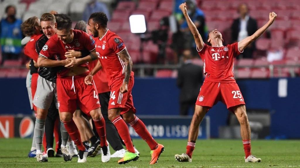 Los jugadores del Bayern celebran el triunfo al final del partido.