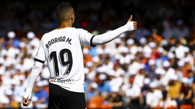 Valencia players say farewell to Rodrigo