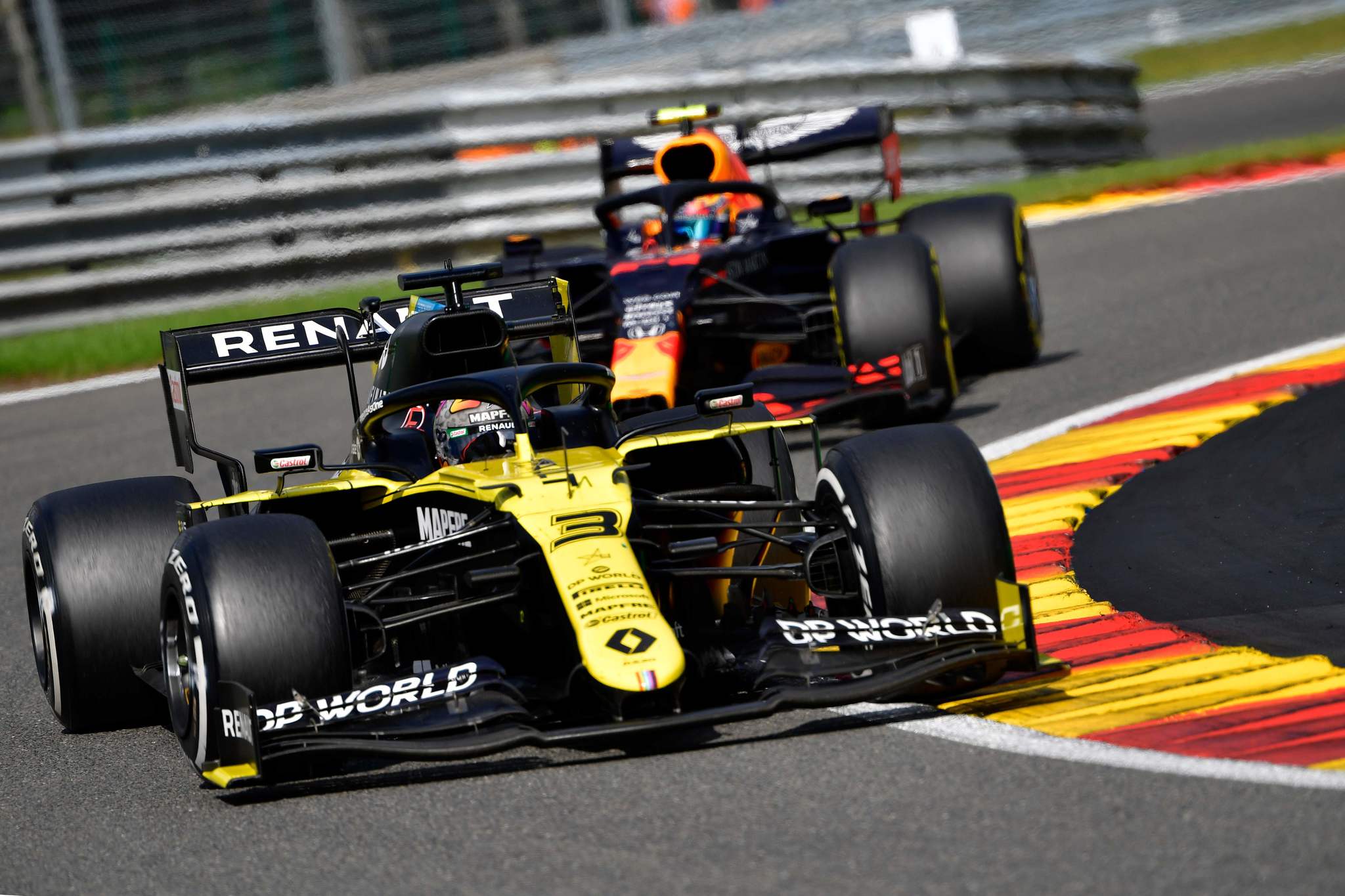 Renaults Australian driver Daniel lt;HIT gt;Ricciardo lt;/HIT gt; competes ahead of Red Bulls Thai driver Alex Albon during the Belgian Formula One Grand Prix at the Spa-Francorchamps circuit in Spa on August 30, 2020. (Photo by JOHN THYS / POOL / AFP)