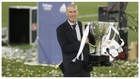 Zidane posa con el ltimo ttulo de Liga conquistado con el Real...
