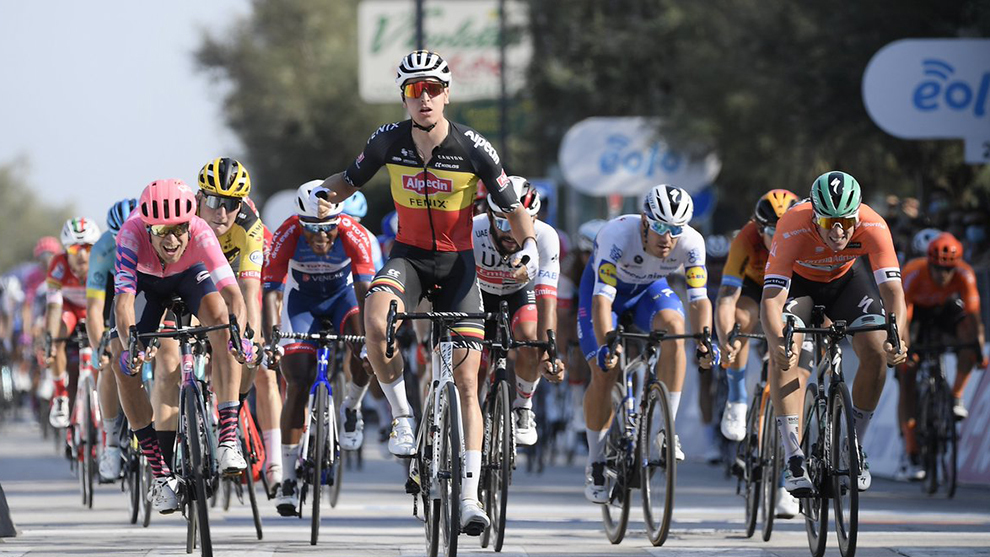 Tim Merlier gan la etapa 6 del Tour de Tirreno-Adritico: Castelfidardo - Senigallia.