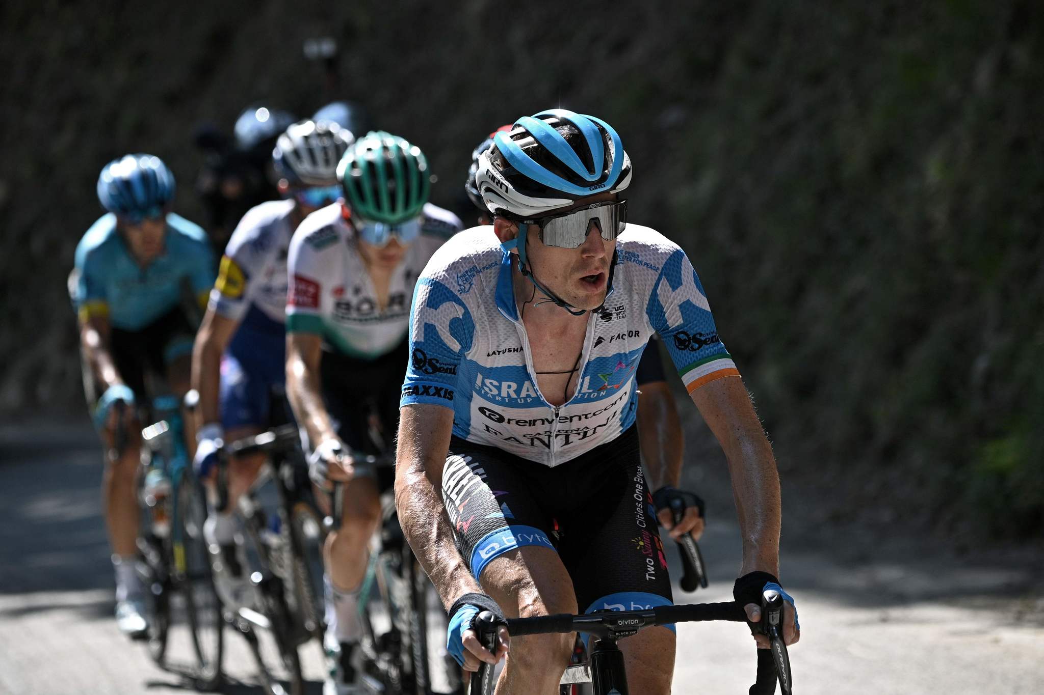 Team Israel Academy rider Ireland's Daniel Martin leads the escapees in the Madeleine pass during the 17th stage of the 107th edition of the lt;HIT gt;Tour lt;/HIT gt; de France cycling race, 170 km between Grenoble and Meribel, on September 16, 2020. (Photo by Anne-Christine POUJOULAT / AFP)