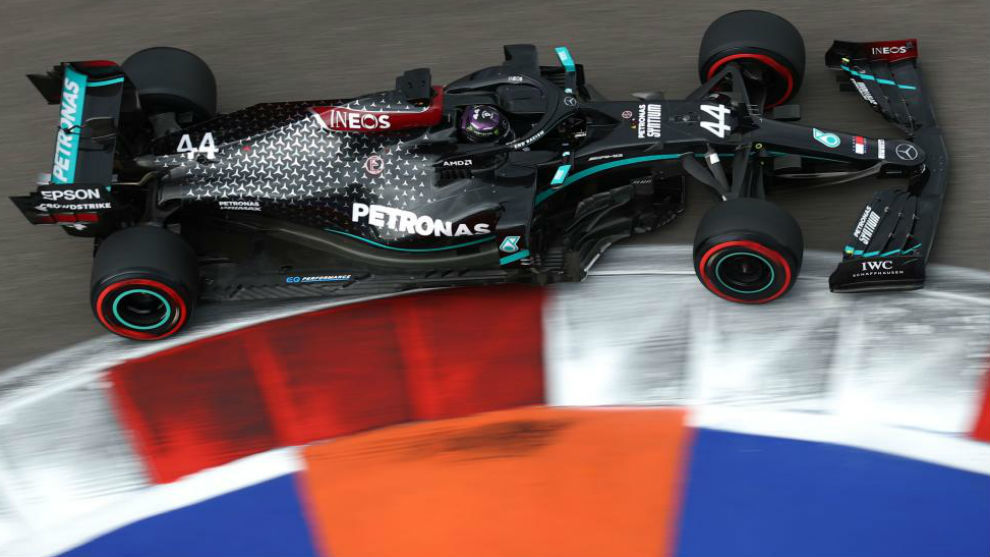 Hamilton pole sobre Verstappen, Sainz sale 6º con opciones de podio