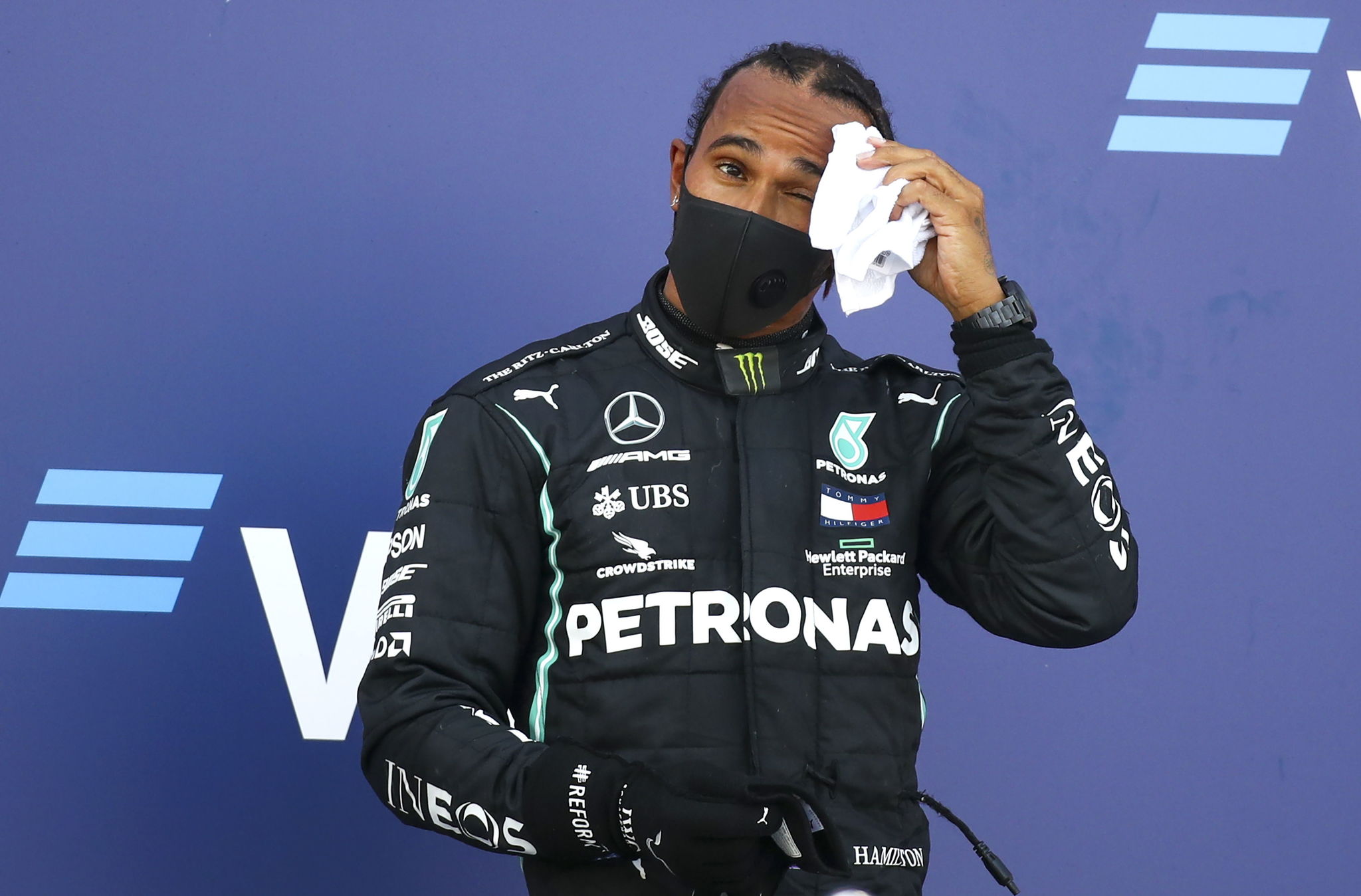 Sochi (Russian Federation), 27/09/2020.- British Formula One driver Lewis lt;HIT gt;Hamilton lt;/HIT gt; of Mercedes-AMG Petronas reacts on the podium after taking the third place in the Formula One Grand Prix of Russia at the race track in Sochi, Russia, 27 September 2020. (Frmula Uno, Rusia) EFE/EPA/Bryn Lennon / Pool