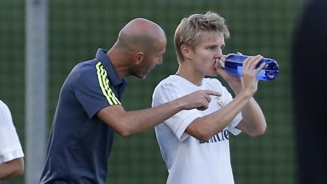 Zidane and Odegaard with Castilla at the Di Stefano in 2015