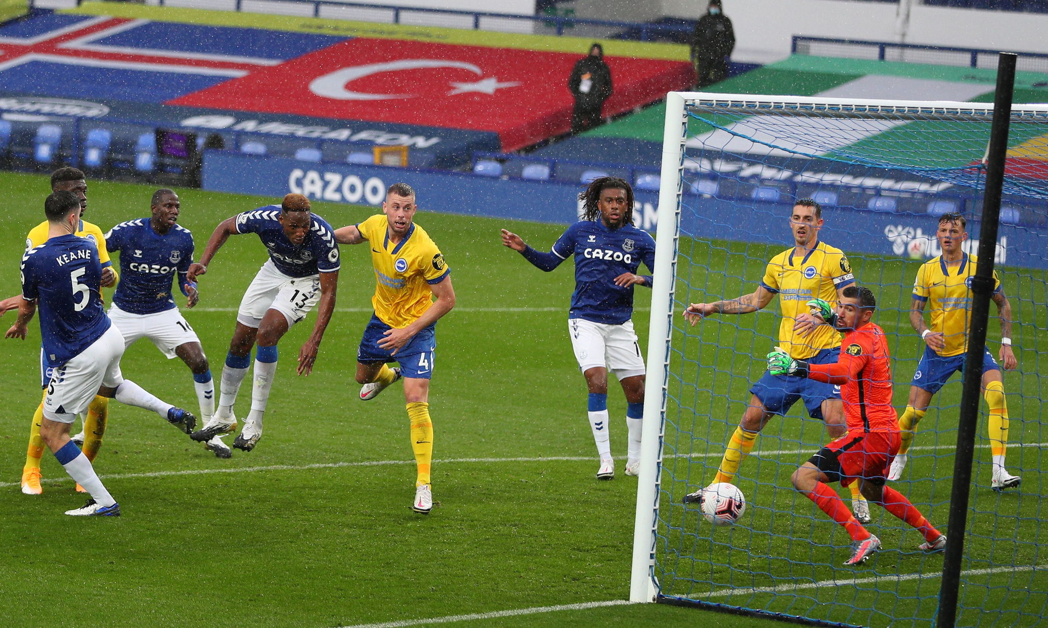 Yerry Mina marca el 2-1 ante el Brighton