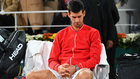 Novak Djokovic con cara de circunstancias tras perder la final de...