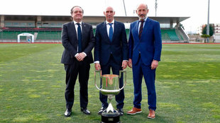Jokin Aperribay (Real Sociedad), Rubiales (RFEF) y Aitor Elizegui...