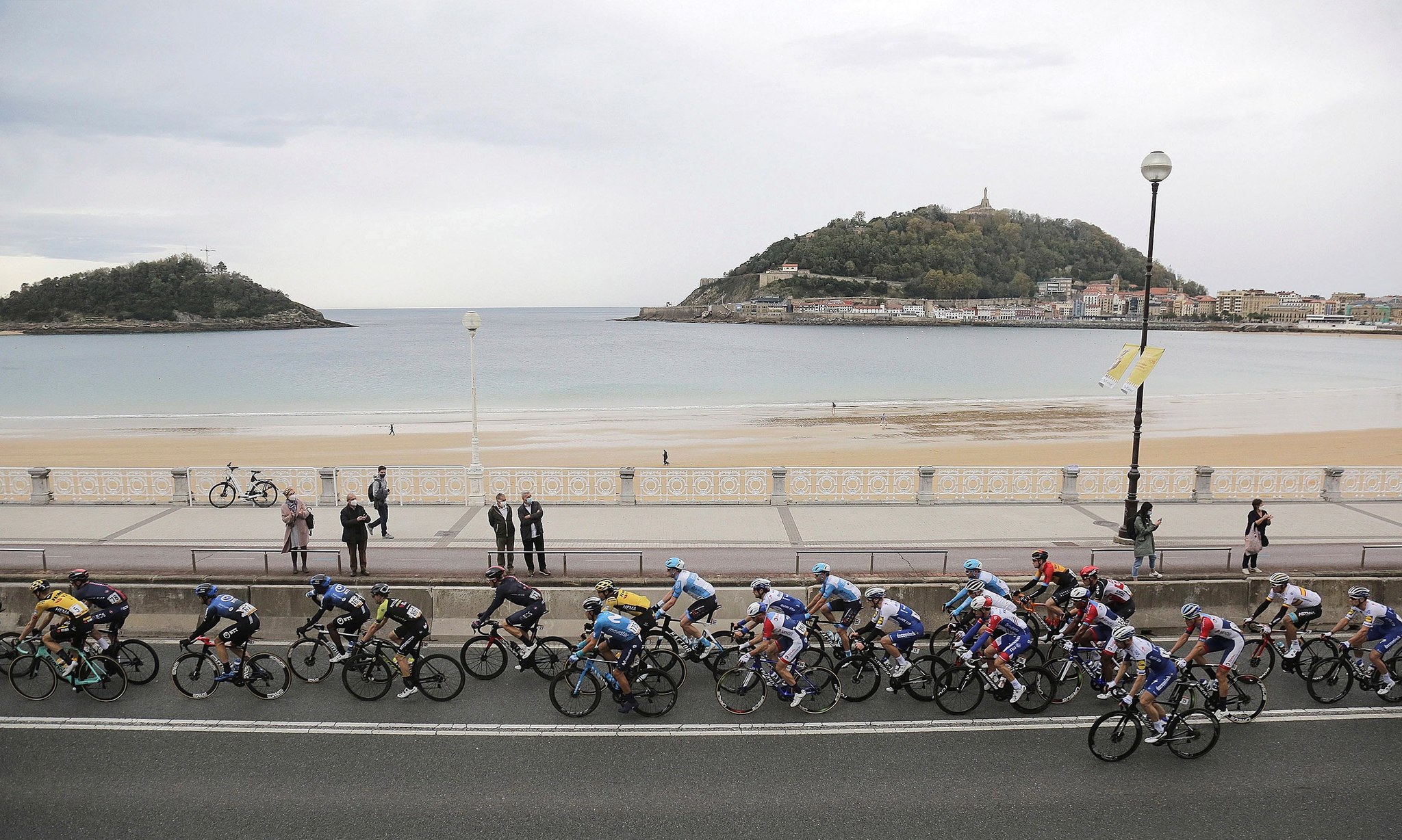 Resumen y clasificación tras la Etapa 1 de la Vuelta Ciclista a España 2020