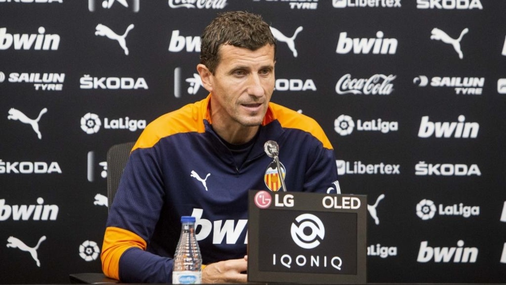 Javi Gracia, entrenador del Valencia, en una rueda de prensa en Paterna.