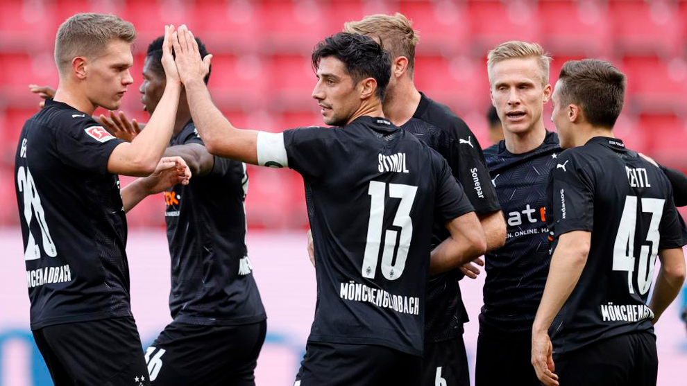 Jugadores del Borussia Moenchengladbach celebran un gol al Mainz
