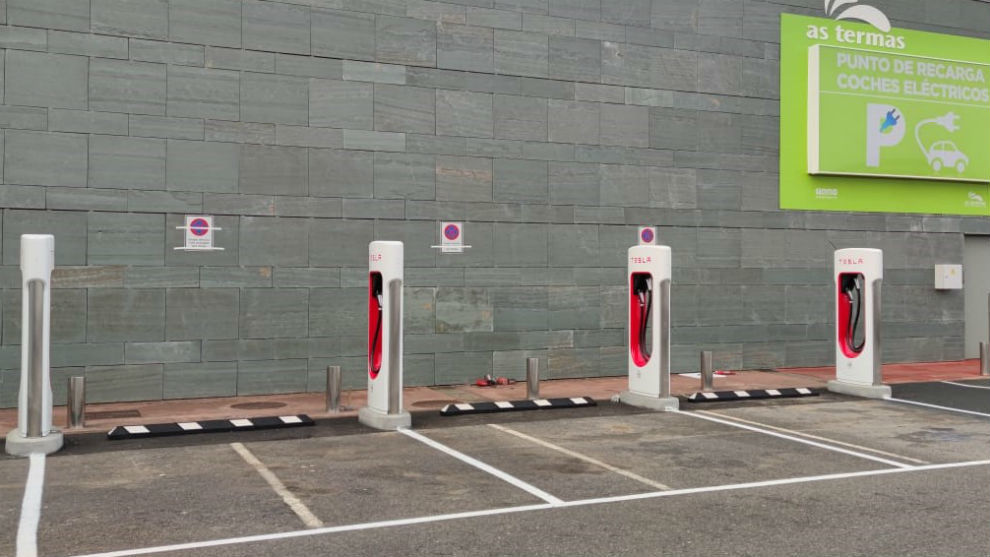 La estación de supercargadores V2 de Tesla recién inaugurada en Lugo.