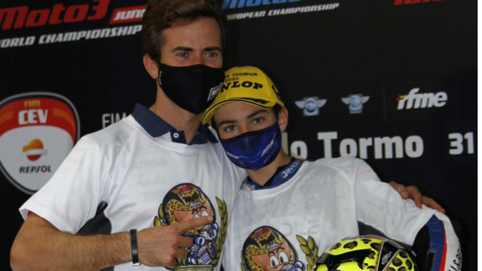 David Alonso y Nico Terol, campen del mundo de 125, celebrando el...