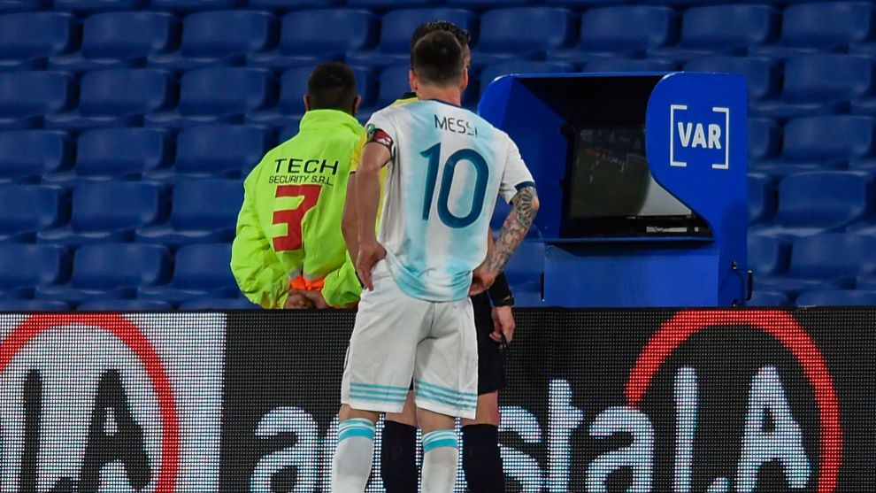 Messi to the referee during Argentina's draw against Paraguay: You already fu**ed us twice