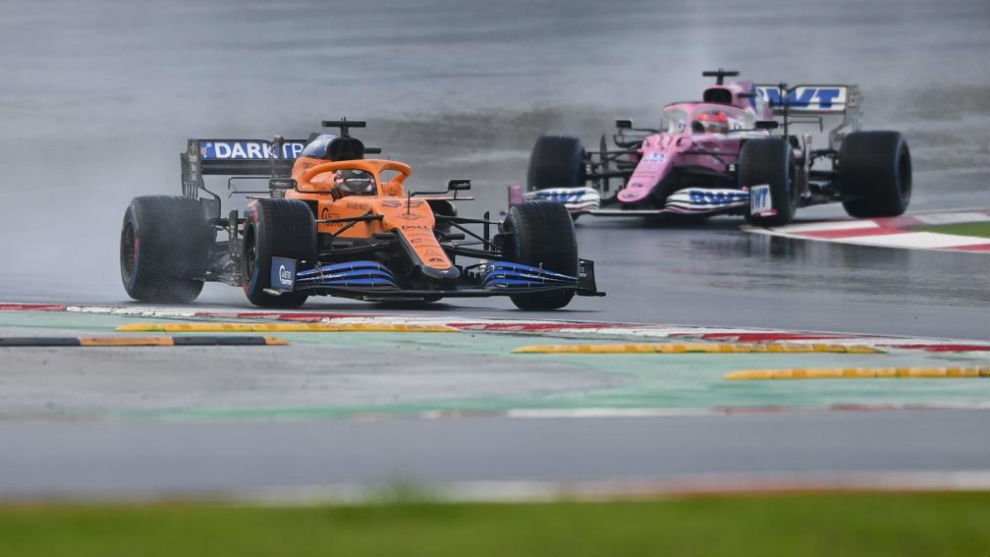 Carlos Sainz, peleando con Checo Prez durante el Gran Premio de Turqua.