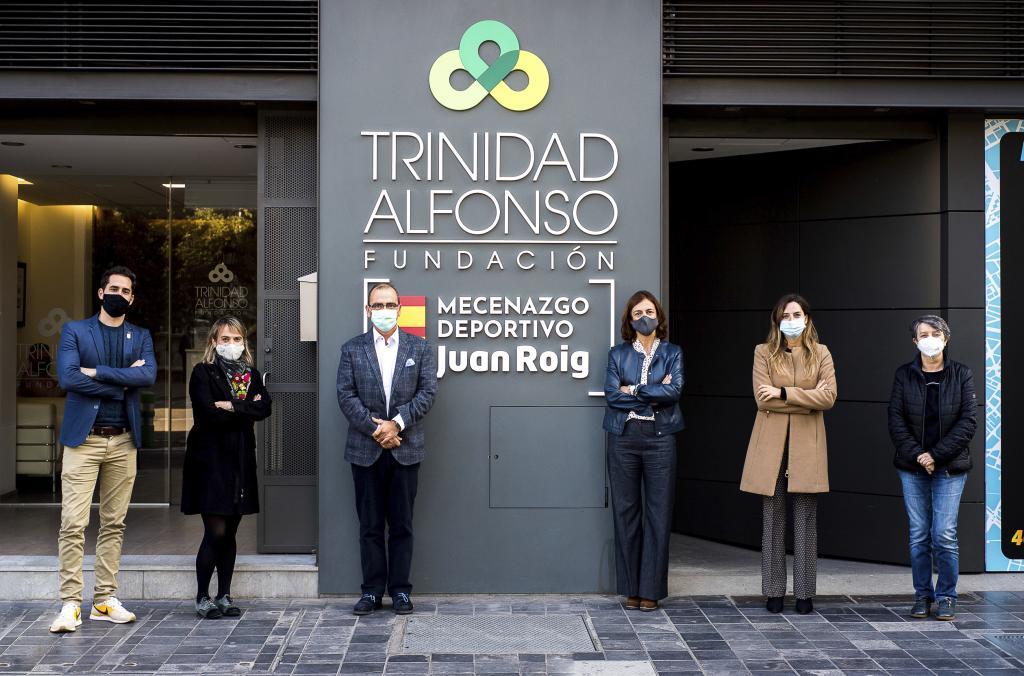 Los miembros del jurado posan en la sede de la Fundacin Trinidad Alfonso.
