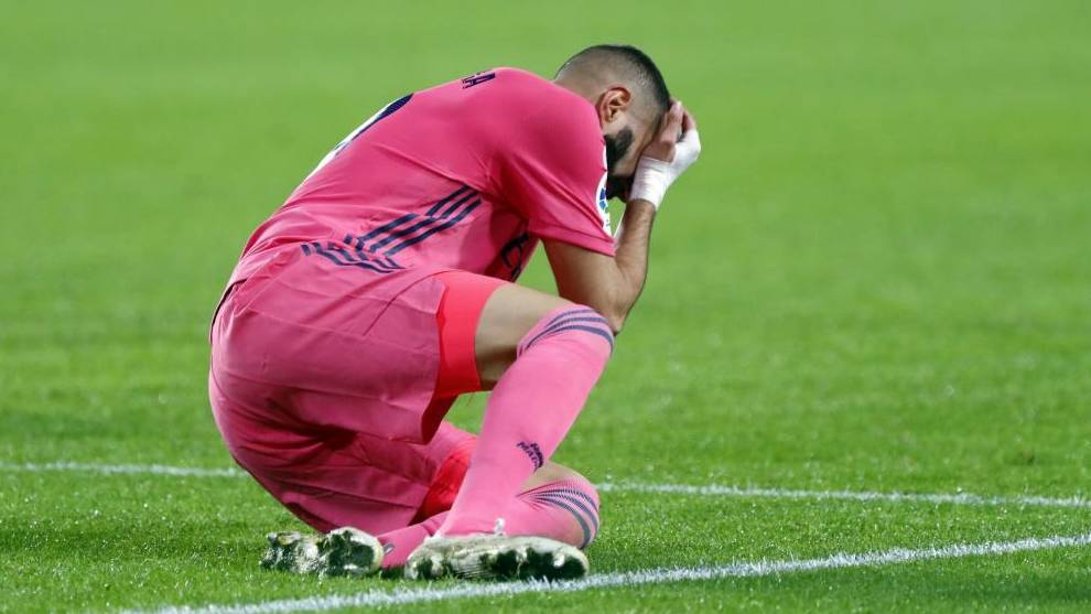Karim Benzema, dolorido en Valencia.