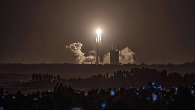 Momento del lanzamiento de la sonda espacial Chang'e-5 para recolectar muestras de la Luna