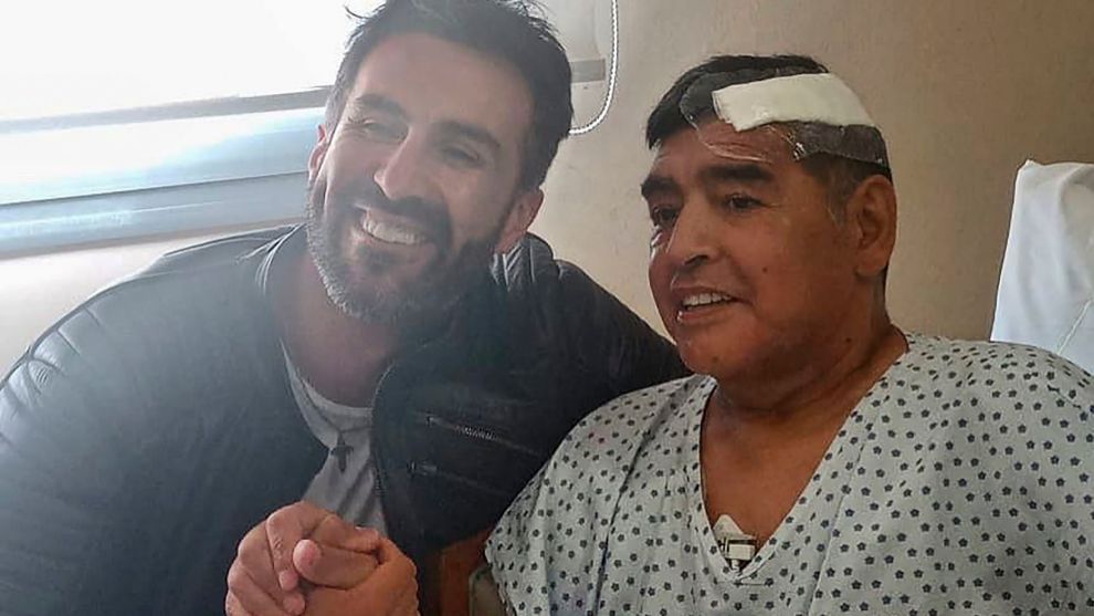 Leopoldo Luque y Maradona, en la foto que publicó el médico tras la...