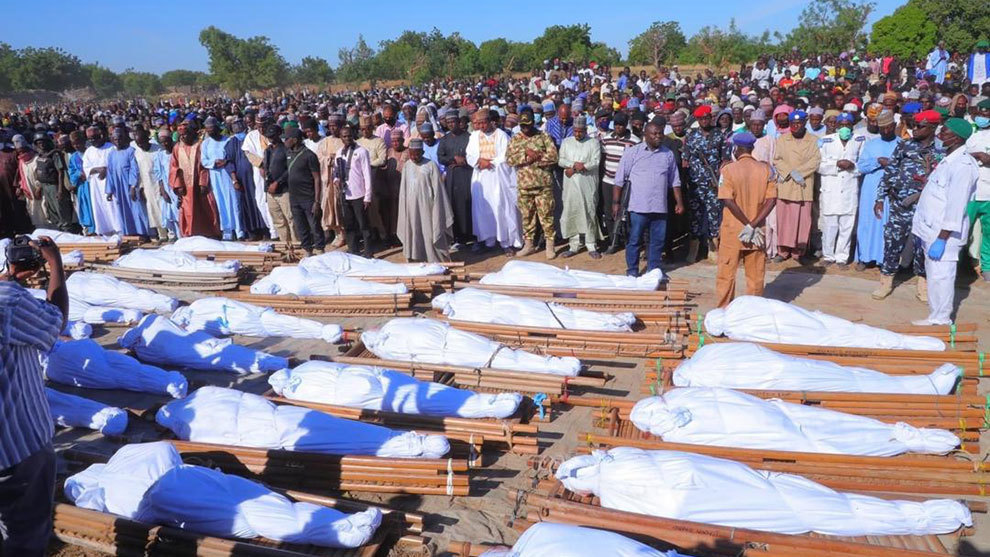 Cuerpos sin vida de los trabajadores masacrados por Boko Haram en...