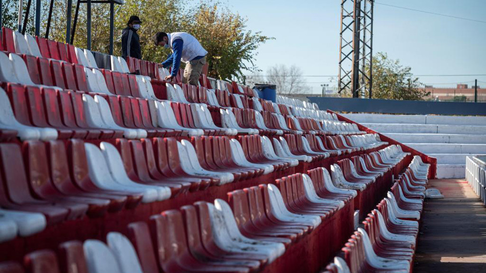 El Ayuntamiento instala 4.000 asientos del antiguo Vicente Caldern en el Estadio Municipal del Val