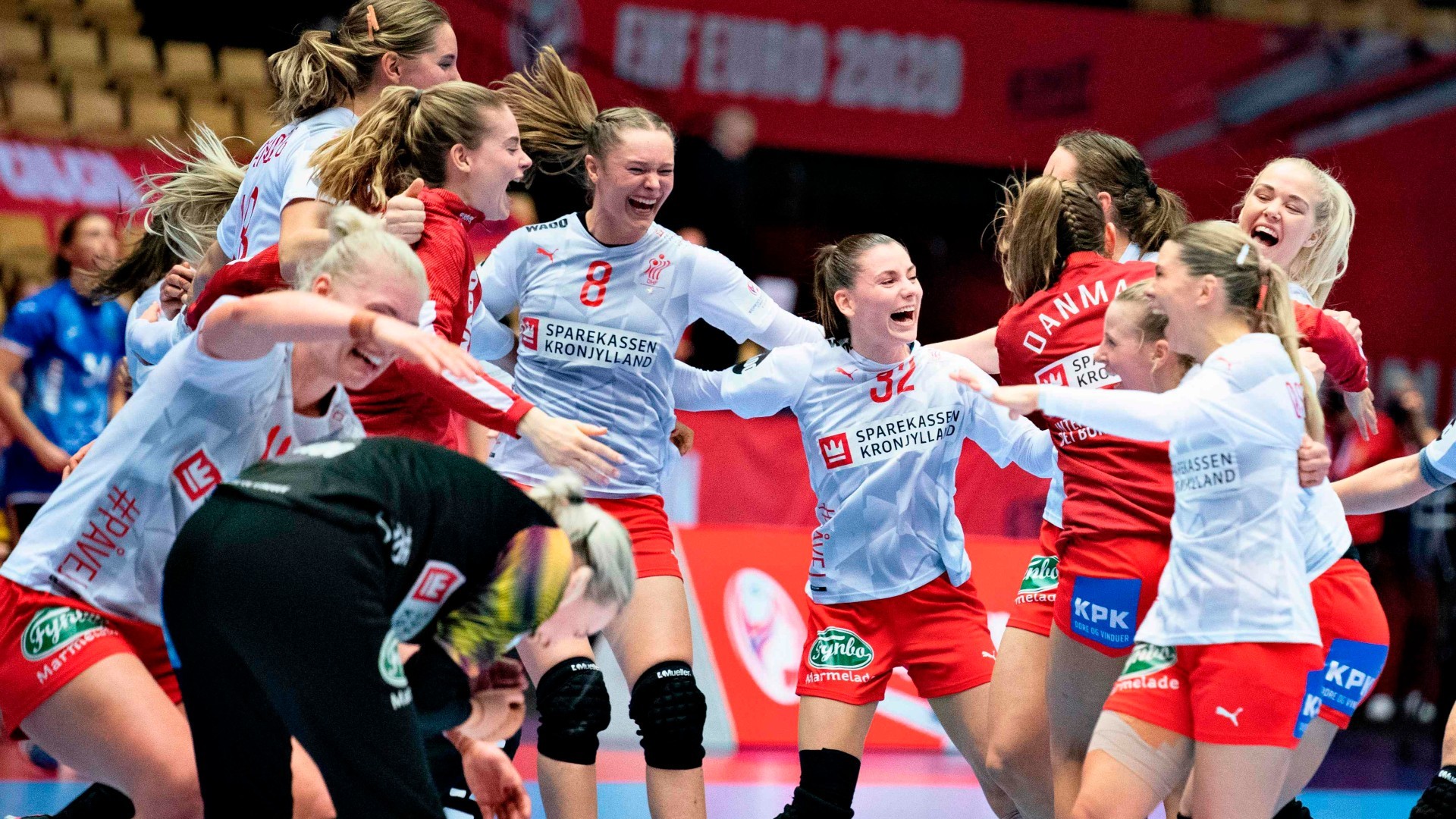 Las jugadoras danesas celebrando su clasificación para las semifinales /