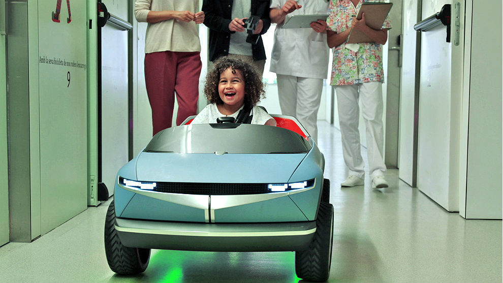 El mini-EV de Hyundai que 'sana' en un hospital infantil de Barcelona