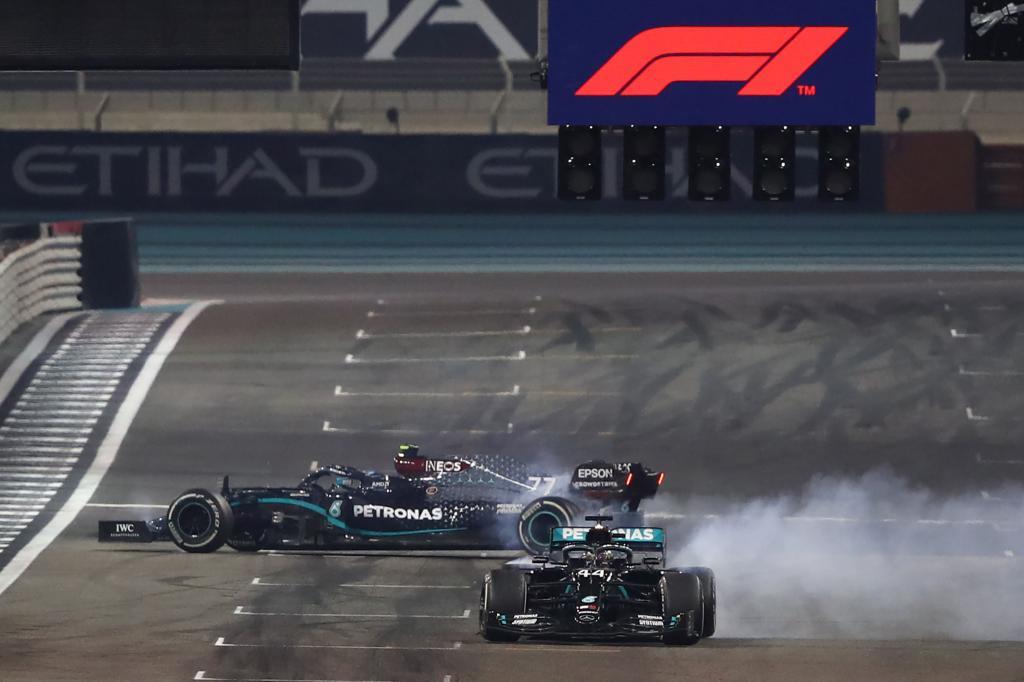 Hamilton y Bottas, tras el GP de Abu Dabi.