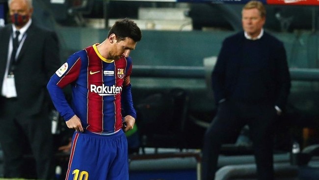 Messi, cabizbajo, durante el encuentro contra el Valencia.