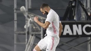 Benzema celebra su gol al Granada